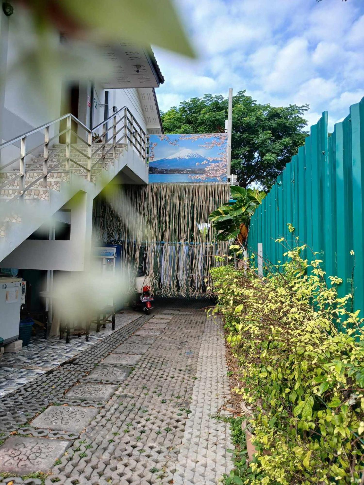 Sakura House Hostel Τσιάνγκ Μάι Εξωτερικό φωτογραφία